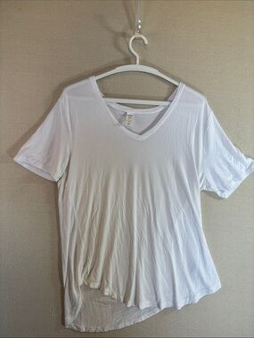 Old Navy Luxe White V-Neck Short Sleeve Tee